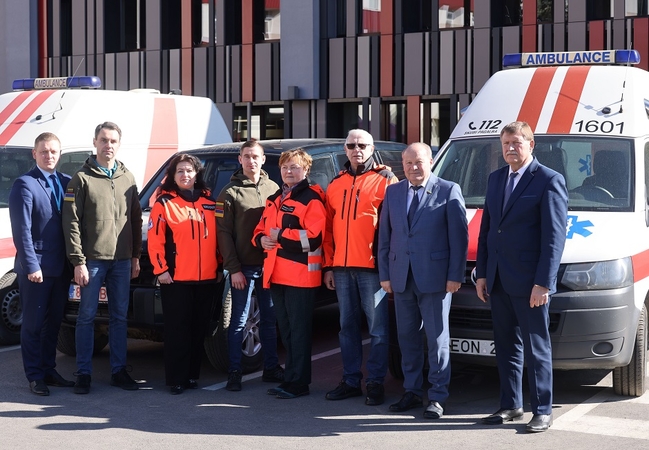 Kauno rajono greitosios medicinos pagalbos stotis Ukrainai paaukojo du  greitosios pagalbos automobilius.
