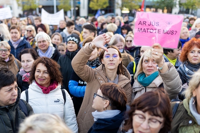 Mokytojų profsąjungai paskelbus streiko pertrauką, streikuojančiųjų banga slūgsta