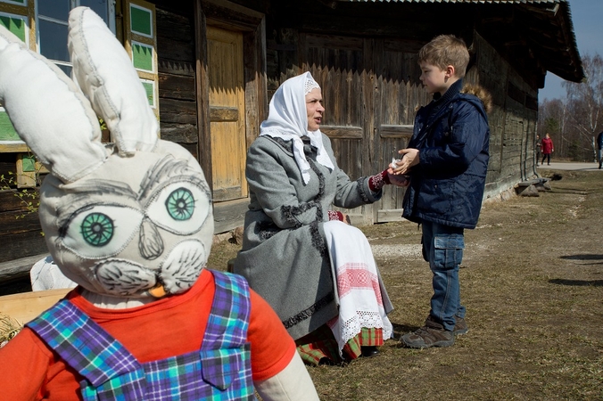 Kas per Velykas miegos, tam visus metus galvą sopės