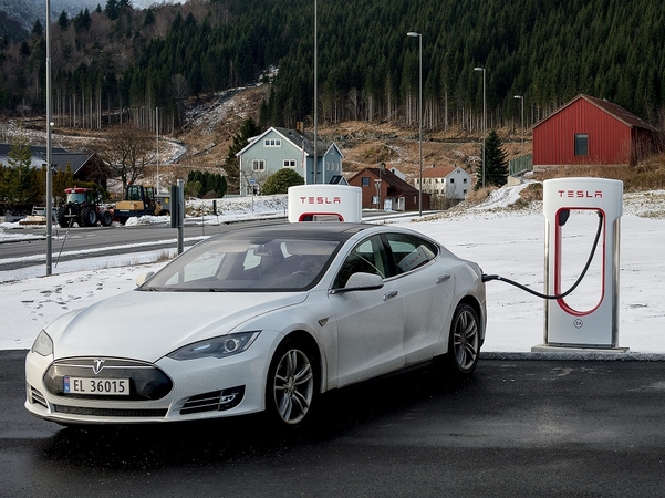 Prekyba: pernai Norvegijoje parduoti 138 265 nauji elektromobiliai, daugiausia – JAV gamintojos „Tesla“. 