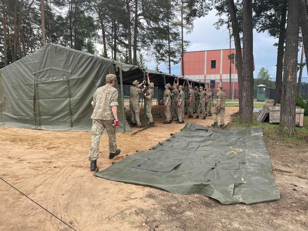 Palapinių miestelis migrantams – jau įrengtas: laukiama pirmųjų gyventojų
