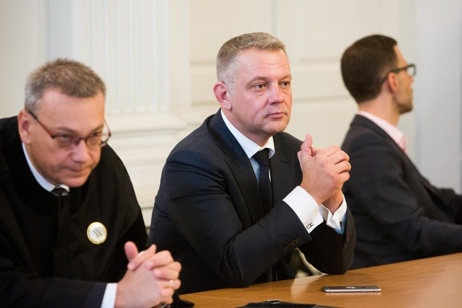 E. Masiuliui nebus grąžinti per kratą paimti asmeniniai pinigai