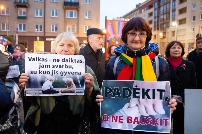 Seimas pritarė – vaiką būtų galima paimti tik dėl realaus pavojaus jo saugumui