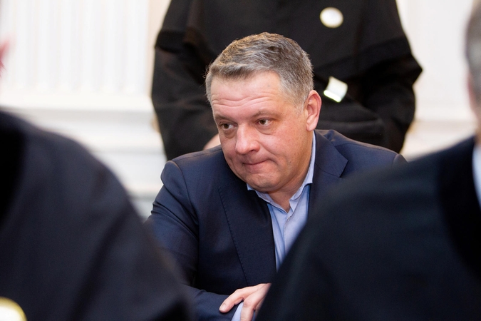 Per kratą paimti pinigai kol kas negrįžta E. Masiuliui