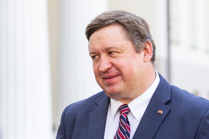 Krašto apsaugos ministras R. Karoblis pasveiko nuo koronaviruso