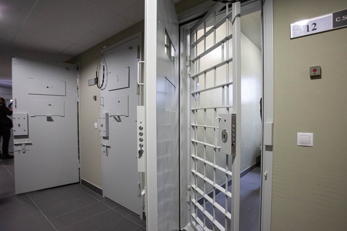 Vilniaus rajone moterį sužalojęs muitinės kriminalistas uždarytas į areštinę