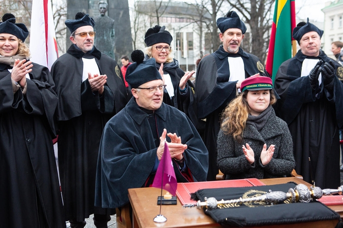 Protesto akciją „Už ačių“ surengė ir VU: mūsų dėstytojai dirba pusdykiu