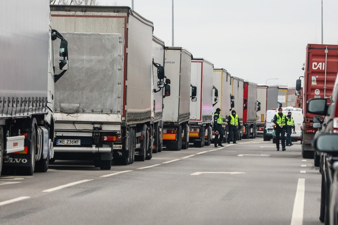 Lietuvos ir Lenkijos pasienyje toliau ilgėja vilkikų eilės