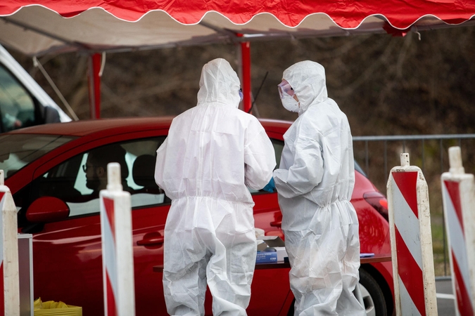 Vilniuje viruso patikros punktai dirba sklandžiai: jau surinkta 90 mėginių