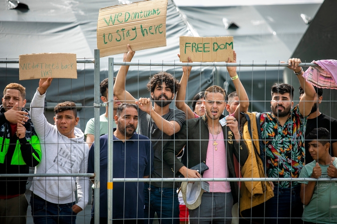 KT verdiktas: migrantų uždarymas užsieniečių centruose prieštarauja Konstitucijai