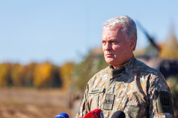Patarėjas: prezidentas palaiko visuotinį šaukimą, o ne „pusiau skustą“ trūkumų taisymą