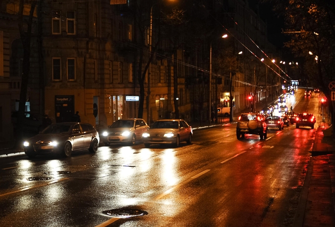 Kelininkai įspėja: naktį eismą sunkins rūkas ir lijundra