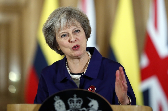 T. May: britai nubalsavo už išstojimą iš ES ir tai reikia gerbti