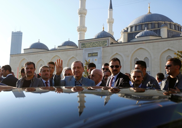 Turkijos prezidentas per maldas sunegalavo