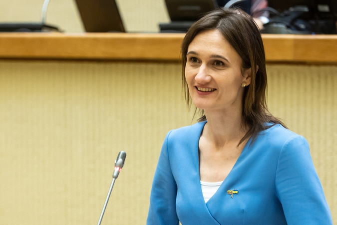 Pasitikėjimą pasitikrinti paraginta V. Čmilytė-Nielsen: procedūrą gali inicijuoti Seimo nariai
