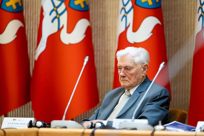 V. Adamkus: šie metai gali būti lemtingi, nuo Rusijos gali tekti gintis ES ir NATO sostinėse
