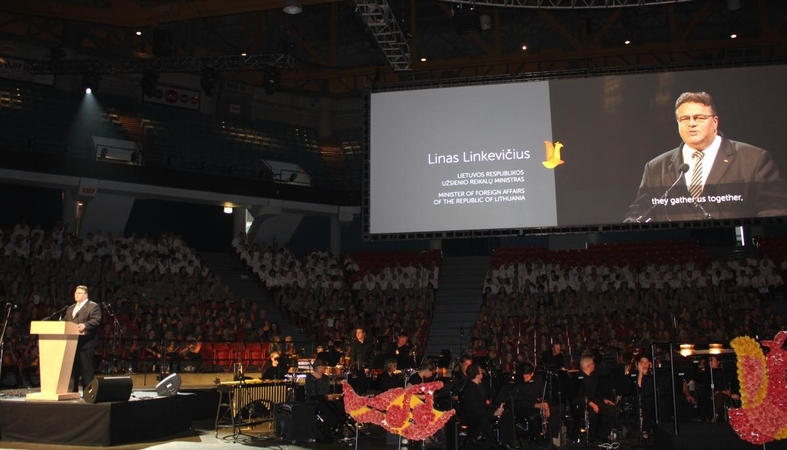 L. Linkevičius pabrėžia, kad išeiviai priklauso tai pačiai tautai