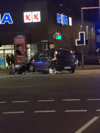 Vilniuje – „Opel“ skrydis: girtas vairuotojas nulaužė šviesoforą