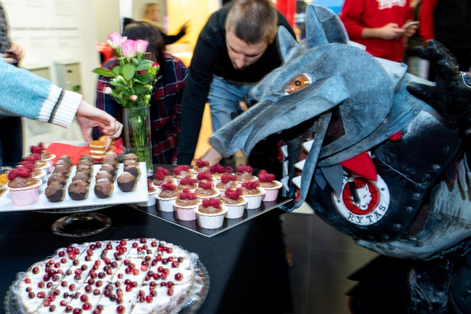 Vilniaus oro uoste – smagi „Pyragų diena“ su „Rytu“