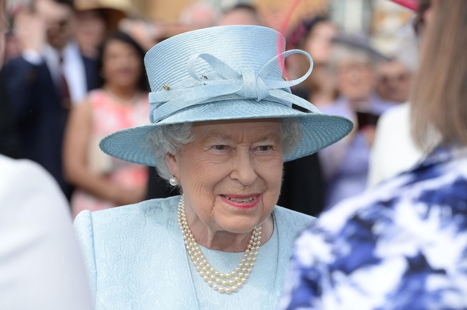 1953 m. Londone karūnuota Didžiosios Britanijos valdovė Elžbieta II