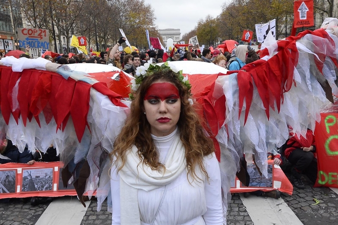Protestuotojai peikia dar nepatvirtintą pasaulinio klimato sutartį