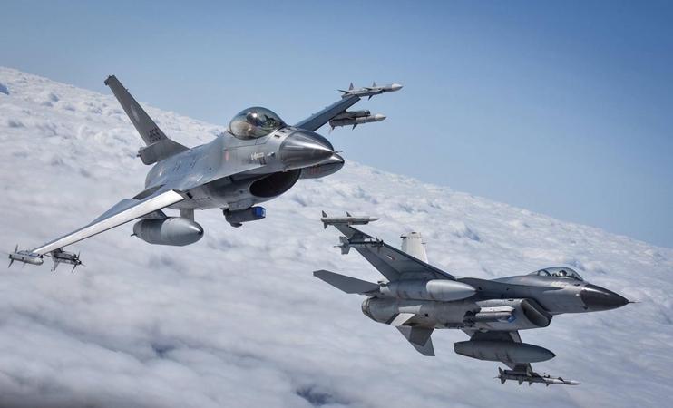 NATO naikintuvai du kartus buvo keliami lydėti Rusijos orlaivių