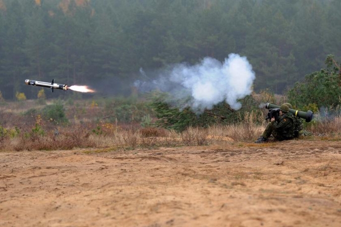 Lietuva iš JAV papildomai perka prieštankines raketų sistemas „Javelin“