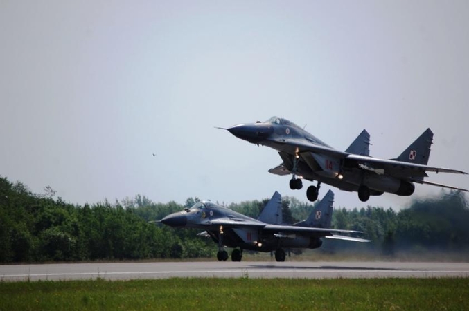 NATO naikintuvai triskart kilo lydėti Rusijos karinių orlaivių
