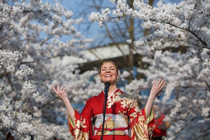 Tarp sakurų žiedų skambėjo japonų ir lietuvių liaudies dainos