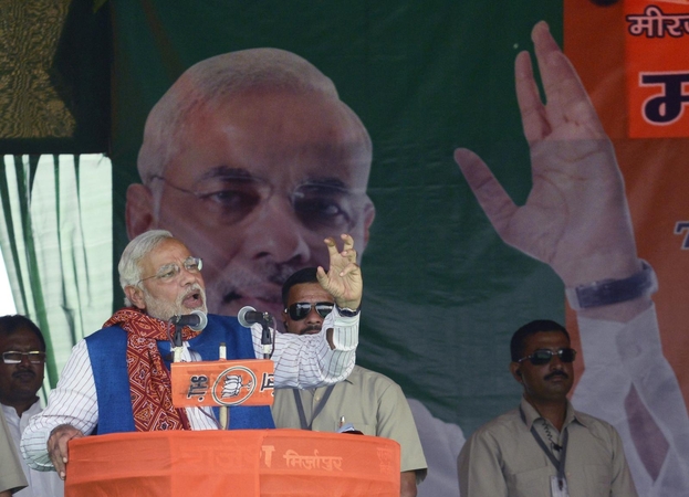 A. Modi prisaikdintas naujuoju Indijos premjeru 