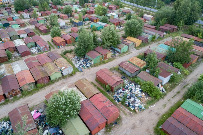 Vilniaus mieste neliks nelegalių metalinių garažų masyvų