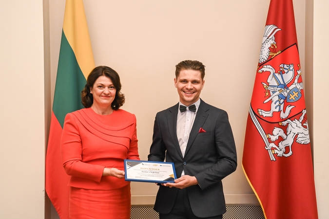 Prezidentūroje apdovanoti konkurso „Metų pameistrys 2022“ nugalėtojai