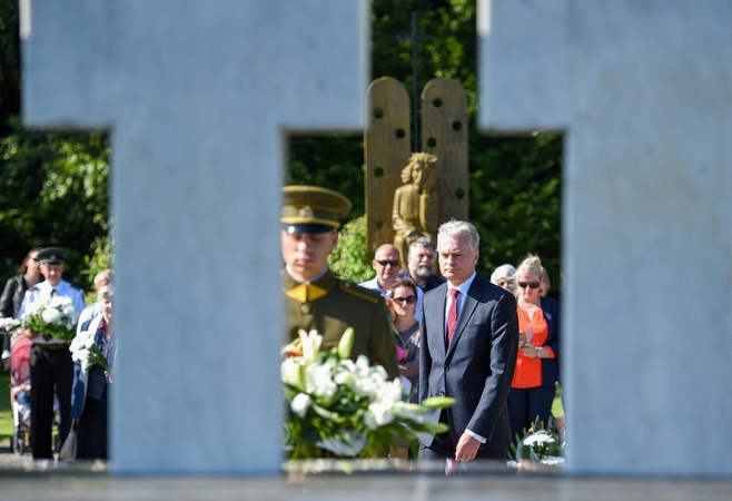 Omonininkų nužudytus pasienio pareigūnus pagerbė valstybės vadovai