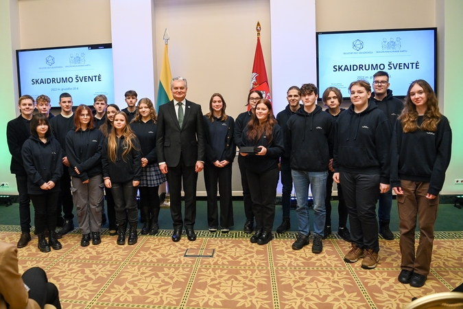 G. Nausėda apdovanojo aktyviausius „Skaidrumo akademijos“ dalyvius