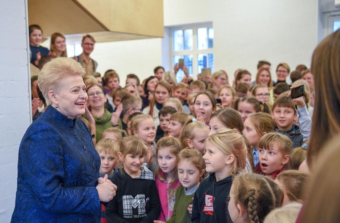 Prezidentės susitikime su vaikais atgijo vasaros atostogų įspūdžiai