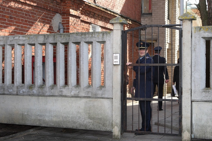 Nuo gruodžio didės Kalėjimų departamento pareigūnų atlyginimai