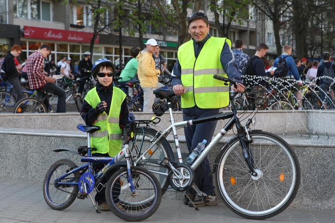 Reikalavimas dviratininkams dėl ryškiaspalvių liemenių liko galioti
