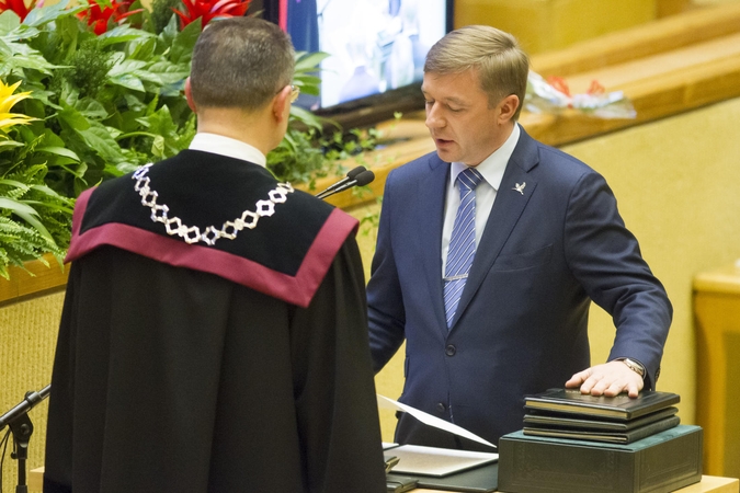 Prisiekė visi 141 naujos kadencijos parlamentarai