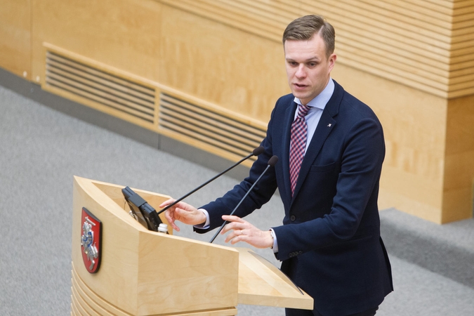 G. Landsbergis siūlo politikų atlyginimus atsieti nuo valstybės pareigūnų