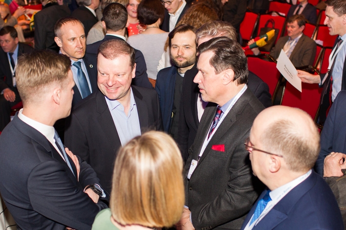 Partijų populiarumas: konservatoriai jau lipa ant kulnų „valstiečiams“
