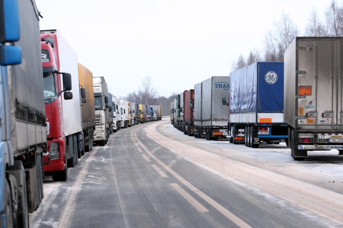 Vežėjai suka galvas, kaip išvengti draudimo įmokų didėjimo