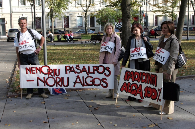 Streikuosiantys mokytojai: už tą pačią algą teks dirbti daugiau