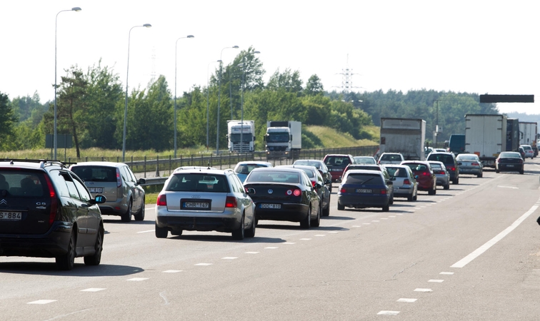 Dėl policijos patikros kelyje Vilnius–Kaunas ties Vilniumi – spūstys