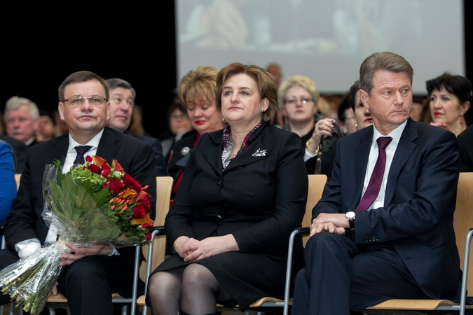 L. Graužinienės galvosopė: vilioja „tvarkiečiai“, į nugarą kvėpuoja A. Paulauskas