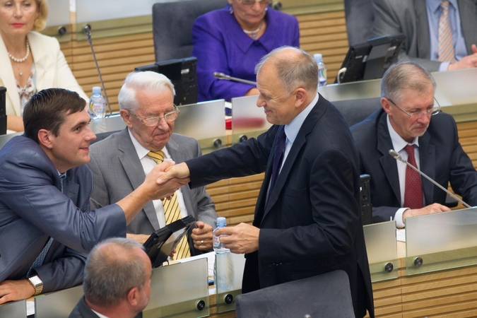 V. Andriukaitis traukiasi iš ministro posto