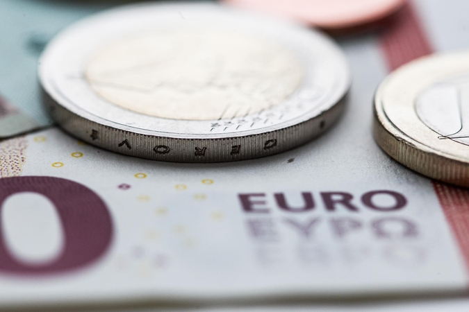 „Valstiečiai“ siūlo pareiginės algos bazinį dydį kelti 2 eurais