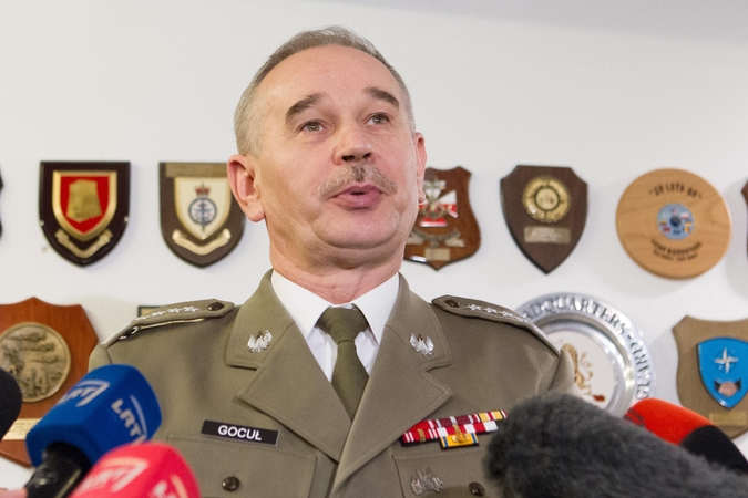 Lenkijos kariuomenės vadas: esame pasirengę „žaliesiems žmogeliukams“