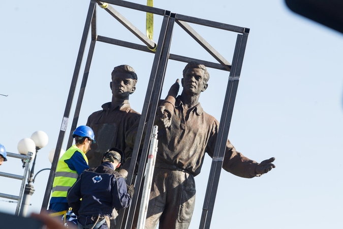Vilniaus vadovai neskubės priimti sprendimų dėl Žaliojo tilto skulptūrų