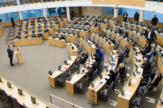 Parlamentarai padarė pertrauką nustatydami užsieniečių įdarbinimo Lietuvoje sąlygas