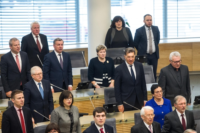 Valdantieji kritikuoja opoziciją: sušaukė sesiją, bet patys nesusirinko